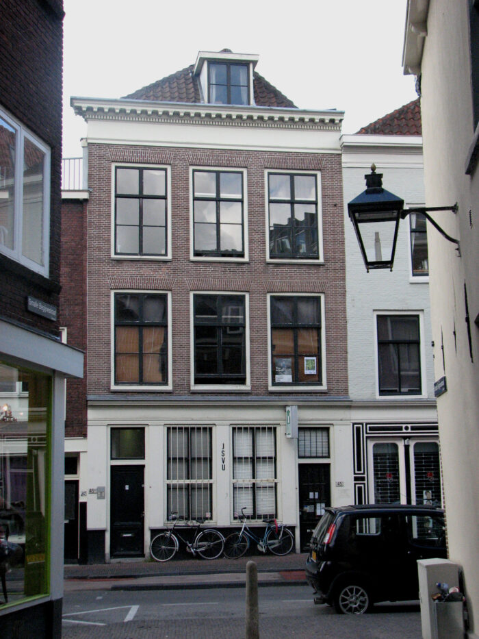 Na De Wijde Begijne Straat Is De Smalle Begijnestraat Aan De Beurt.